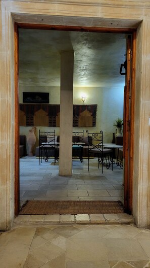 Interior - Al Madina Riad Bizerte, A Mediterranean Creative House Above the Sea (Bizerte)