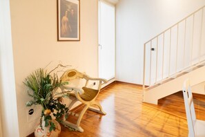 Interior - GuestHost - A cozy and practical apartment of approximately 70 square meters, perfect for three people, located on the second floor of a renovated historic building (NO elevator).The property is located in the heart of Ravenna, right in the historic cent (Ravenna)