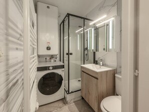 Shower - Apartment for 4 people, balcony, mountain view (Morillon)
