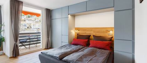 WiFi, bed sheets