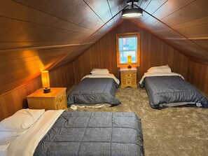 Iron/ironing board, WiFi, bed sheets - Independence Cozy Den (Independence)