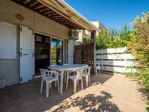 Outdoor dining - Charming apart for 8 pers near the sea (Agde)
