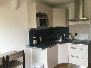 Unclassified image, 4 of 6, button - Vrbo Property (Marseille)