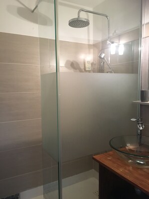 Unclassified image, 3 of 6, button - Vrbo Property (Marseille)