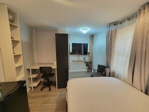 1 chambre, fer et planche à repasser, Wi-Fi, literie fournie