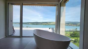 Superior Double or Twin Room, Lake View | Interior