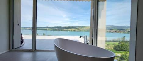 Quarto casal ou duplo superior, vista para o lago | Parte interna