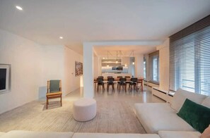 TV, offices - Modern Loft apartment at 300 meters from the Sea (Knokke-Heist)
