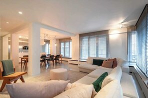 TV, offices - Modern Loft apartment at 300 meters from the Sea (Knokke-Heist)