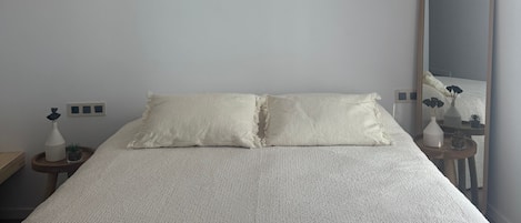 2 bedrooms, iron/ironing board, travel cot, free WiFi