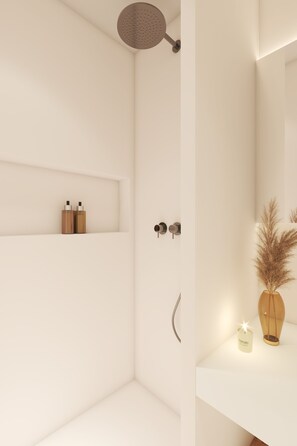 Douche, sèche-cheveux, serviettes fournies