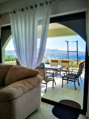 TV, offices - Douranakis house · Seaview Apartment (Chania)