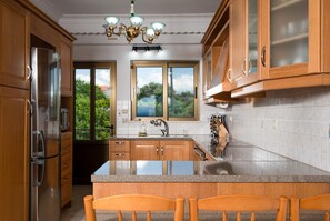 Fridge, microwave, oven, stovetop - Douranakis house · Seaview Apartment (Chania)