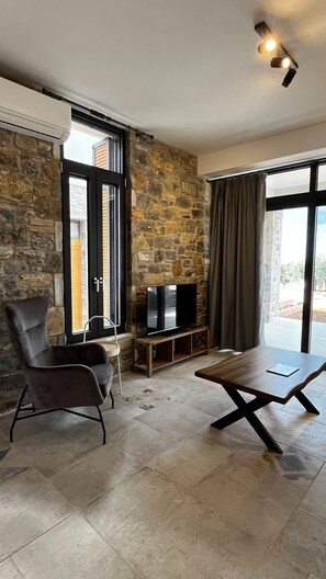 TV, stereo - Aélia Stone House Thétis (Nies)