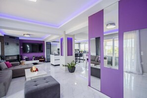 TV, fireplace, offices - DimArist Residence in Zakynthos (Agios Kirikos)