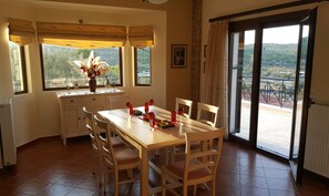 Dining - Villa Politimi at Aegina (Egina)