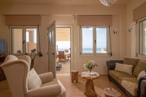 Living area - Posto Serene with Jacuzzi (Tsoutsouros)