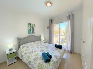 2 bedrooms, iron/ironing board, WiFi, bed sheets - Sunny 2 bedroom apartment in Denia 200m from the beach (Dénia)
