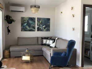 TV, offices - Areti Seaview Residence (Rethymno)