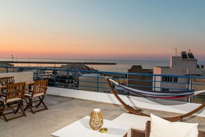 Outdoor dining - Areti Seaview Residence (Rethymno)
