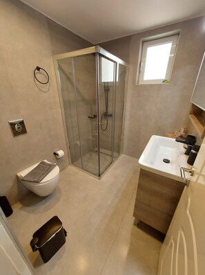 Shower, hair dryer, towels - Detached House - Villa mariva (Pigianos Kampos)