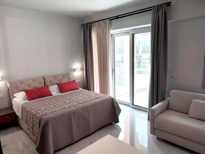 1 bedroom, desk, iron/ironing board, travel cot - Seaside apartment near the city center (Rethymno)