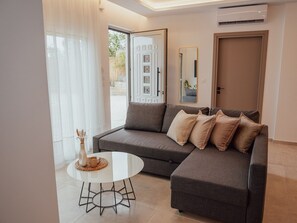 TV, offices - Αngélique Pool garden apartment (Violi Charaki)