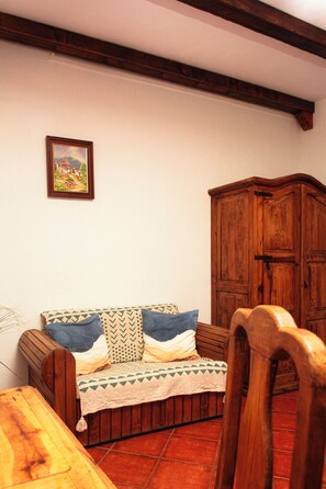 Classic Double Room, Courtyard View | Bahagian dalam