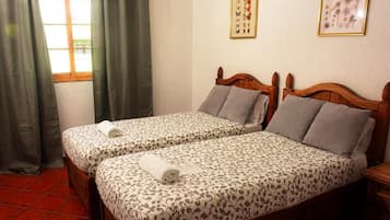 Twin kamer, uitzicht op bergen | Gratis wifi