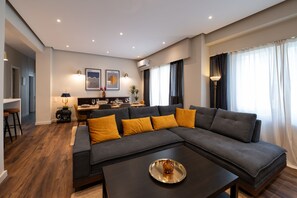 TV, offices - Siga-Siga Luxury Acropolis Apt (Athens)
