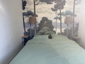 Bügeleisen/Bügelbrett, Reisekinderbett, WLAN
