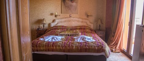 1 bedroom, desk, travel cot, free WiFi