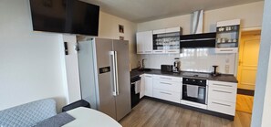 Private kitchen - HELIOS Design Suite - Old Town, near Elbufer & S-Bahn Dresden, parking space, WLAN (Meißen)