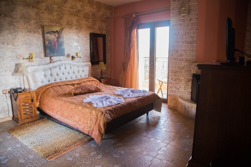 Honeymoon Suite Two Space Apartment