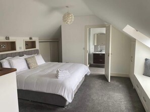 4 bedrooms, iron/ironing board, travel cot, WiFi - Gleanntan House - Beautiful Killarney townhouse (killarney)
