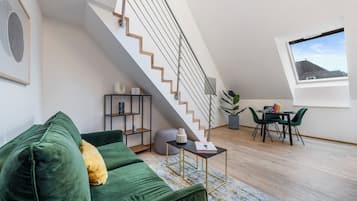 Apartment, 1 Bedroom, Kitchenette | Living area