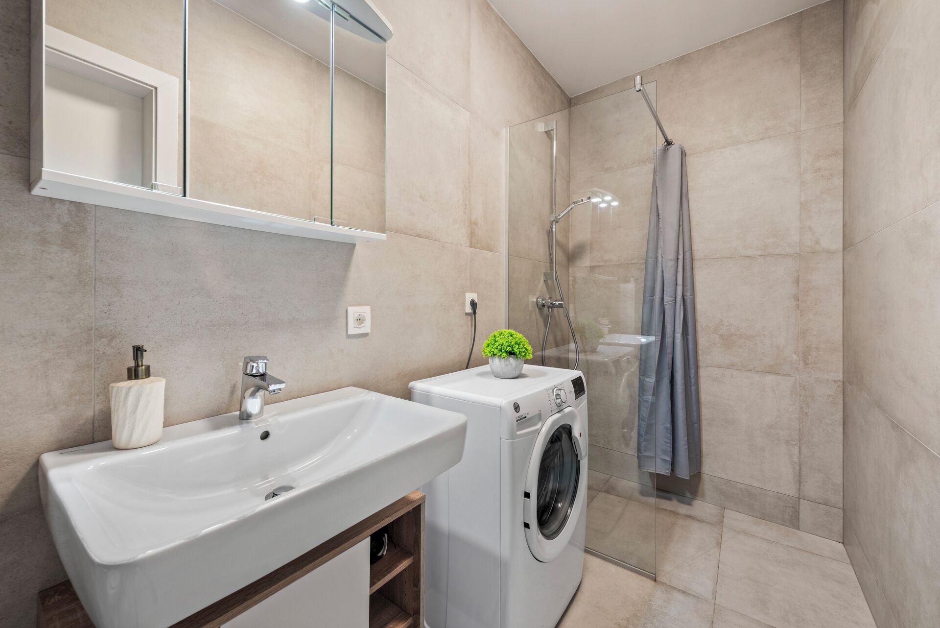 Appartement, 1 slaapkamer, kitchenette | Badkamer | Gratis toiletartikelen, een haardroger, handdoeken, zeep