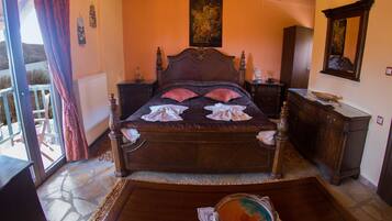 1 bedroom, desk, travel crib, WiFi (free)