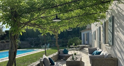 Stunning Bastide - Aix-en-Provence – Pool, Garden, 5 Bedrooms