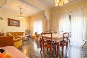 Dining - Giorgos House with 3 bedrooms and 1.5 bathrooms (Nafpaktos)