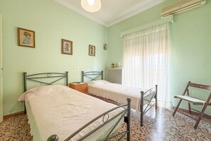 Desk, iron/ironing board, travel crib, bed sheets