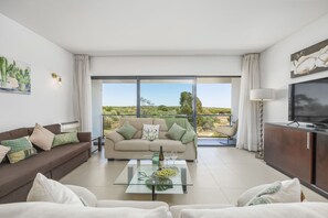 TV, DVD player - Vista Mar in Quarteira (Quarteira)