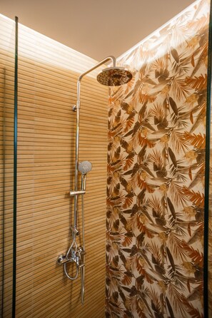 Shower, hair dryer, towels - Ap Boutique Apartment III (Zakinthos)