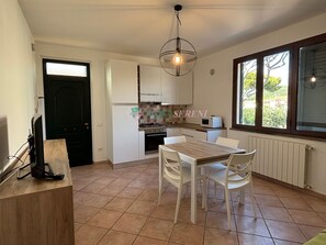 Fridge, oven, dishwasher - 5 beds with private parking space Ref. Costanza-Rif. Costanza (San Vincenzo)