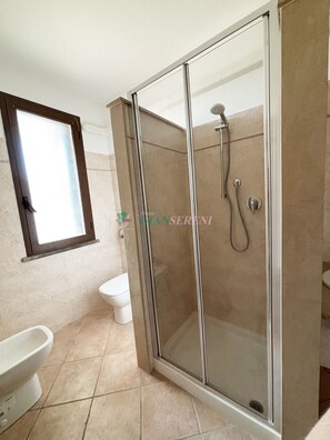 Shower, hair dryer - 5 beds with private parking space Ref. Costanza-Rif. Costanza (San Vincenzo)
