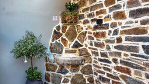 Property grounds - The Coastal Rock House (Volos)