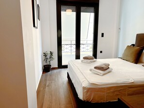 2 bedrooms, desk, free WiFi, bed sheets - No 4 - Theo Two-Bedrooms Apartment first floor (Athina)
