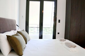 2 bedrooms, desk, free WiFi, bed sheets - No 4 - Theo Two-Bedrooms Apartment first floor (Athina)
