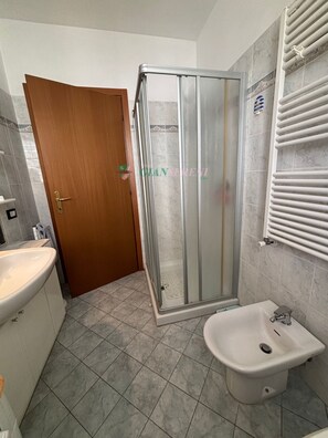 Hair dryer - Apartment with parking space in central area-Rif. Silvestro (San Vincenzo)
