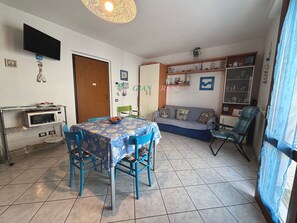 TV - Apartment with parking space in central area-Rif. Silvestro (San Vincenzo)